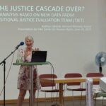 Prof. Kathryn Sikkink hält einen Vortrag am FAU CHREN. (Bild: FAU CHREN/Nathalie Schneider & Marleen van Doesburg).