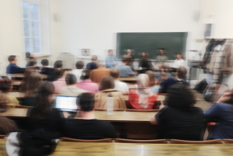 Podiumsdiskussion: Die aktuelle Menschenrechtskrise im Iran und mögliche Zukunftsszenarien